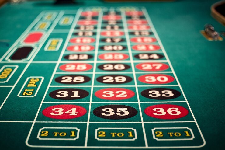 Live roulette dealer at juragan77 login studio with HD multi-camera setup
